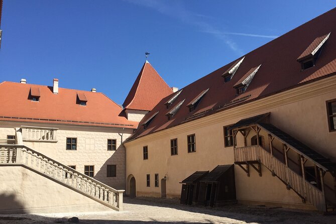 2 countries! Hill of Crosses, Rundale Palace and Bauska castle - A five-minute border stop at Eleja