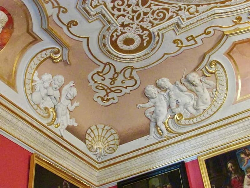 3-hour: Palace of King Jan Sobieski in Wilanow/inc. Pick-up/ - Inside the White Hall, chapel, and royal rooms