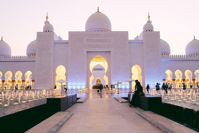 Abu Dhabi City Tour, Grand Mosque, Emirates Palace & The Louvre - Sheikh Zayed Grand Mosque is the main event