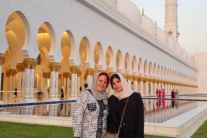 Abu Dhabi City Tour :Qasr Al Watan, Emirates Palace, Mosque - Marina Mall lunch break