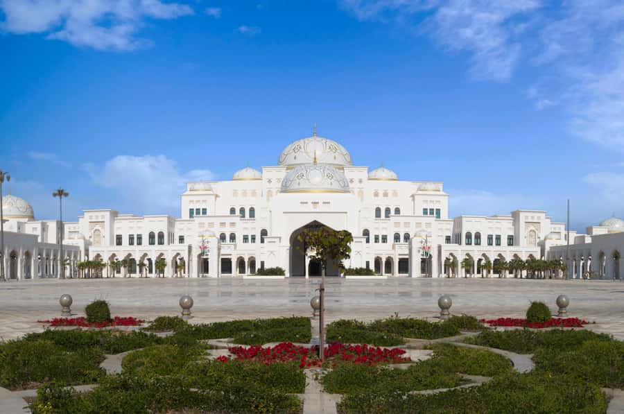 Abu Dhabi: Qasr Al Watan Palace & Garden Entry Ticket - Arriving at the Visitor Centre and taking the shuttle