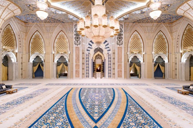 Abu Dhabi Sheikh zayed Mosque with Lunch, Louvre & Qasr Al Watan Palace - How private touring changes the experience