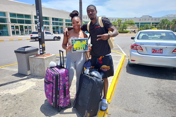 Airport Transfer Montego Bay: Riu Montego / Reggae / Palace - Finding the driver outside the arrival hall