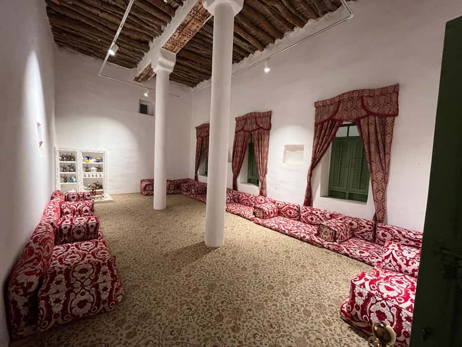 Al Masmak Fortress, Murabba Palace, and Souq Al Zal Tour - What makes guide Aziz important