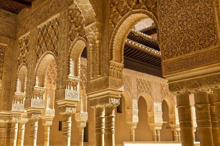 Alhambra and Nasrid Palaces and Local Food Experience - Generalife Gardens and the sultan’s summer retreat
