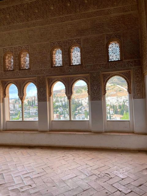 Alhambra and Nasrid Palaces Guided Tour with Tickets - Should you book it?
