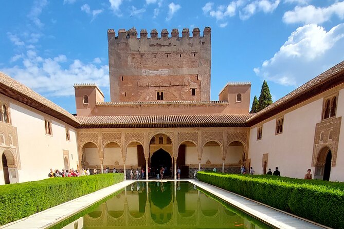 Alhambra and Nasrid Palaces Guided Tour with Tickets - Why the Alhambra works best with a guide