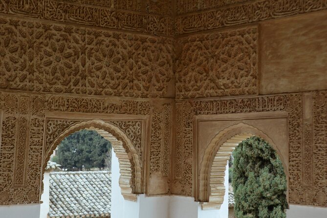 Alhambra and Nasrid Palaces Last Minute Tickets - A self-guided visit needs a little preparation