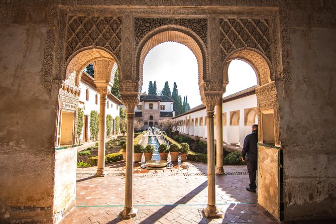 Alhambra and Nasrid Palaces Private Sensory Tour - Booking Details That Can Affect Your Day