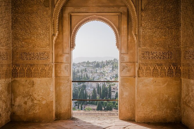Alhambra and Nasrid Palaces: Skip-the-line Ticket and Local Guide - The Alcazaba and the military side