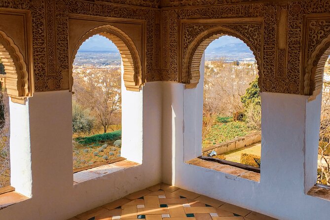 Alhambra and Nasrid Palaces: Skip-the-line Ticket and Local Guide - Group size and the pace of three hours