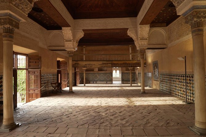Alhambra and Nasrid Palaces Ticket with Audioguide - The Alhambra hill and the first look at the fortress