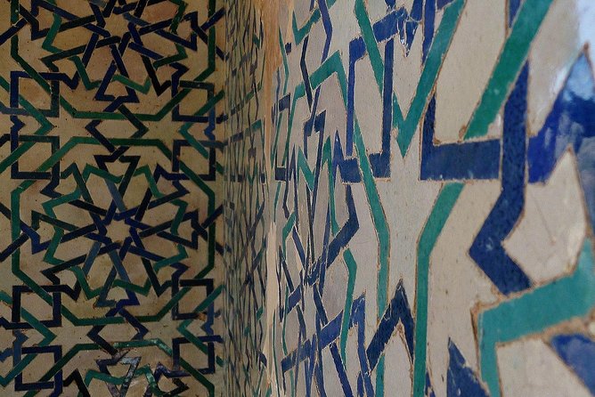 Alhambra &Charles Palace Guided Tour with Optional Nasrid Palaces - Palace of Carlos V, a sharp change in style