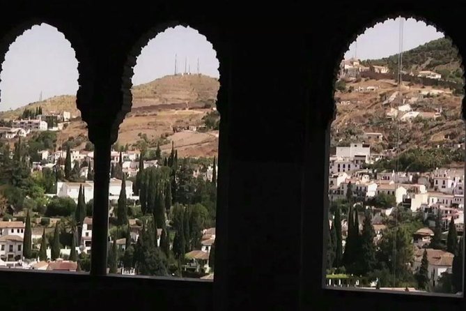 Alhambra &Charles Palace Guided Tour with Optional Nasrid Palaces - Generalife Gardens and the quieter side of the visit