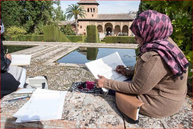 Alhambra &Charles Palace Guided Tour with Optional Nasrid Palaces - What the surroundings-only tour is really like
