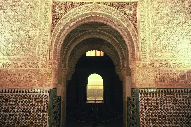 Alhambra Complete: Ticket Skip-the-Line Nasrid Palace and Generalife with Guide - The Nasrid Palaces are the essential stop