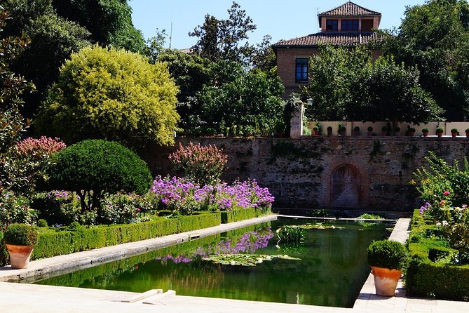 Alhambra Complete: Ticket Skip-the-Line Nasrid Palace and Generalife with Guide - Charles V Palace shows the change in Granada