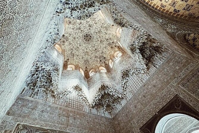 Alhambra Experience – Explore Nasrid Palaces & Generalife Gardens - The Alhambra complex: begin with the big picture