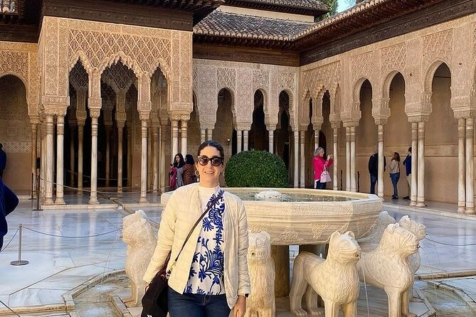Alhambra Experience – Explore Nasrid Palaces & Generalife Gardens - Getting there and managing the three-hour visit