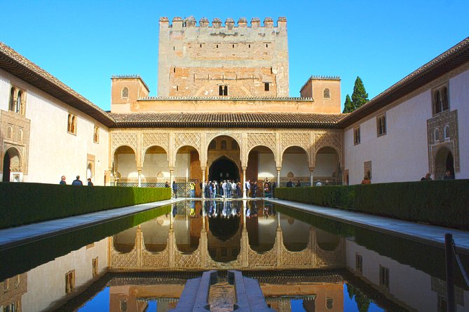 Alhambra, Generalife & Nasrid Palaces Guided Tour in Granada - Starting at noon on the Generalife approach