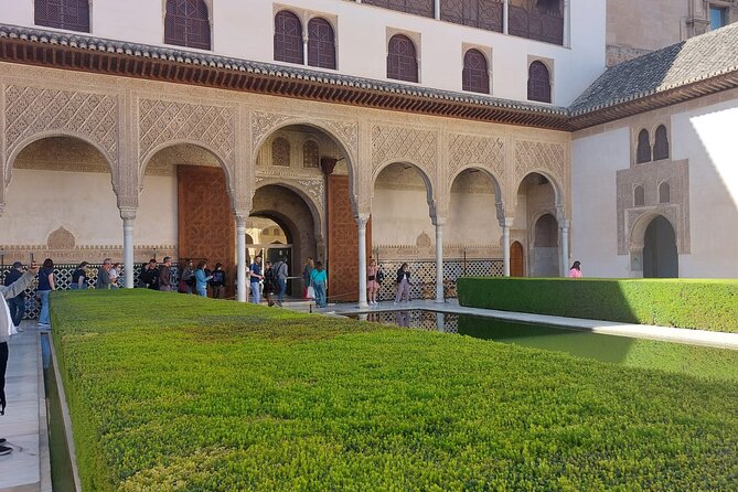 Alhambra Guided Tour, Nasrid Palaces and Generalife - Why a guided Alhambra visit makes sense