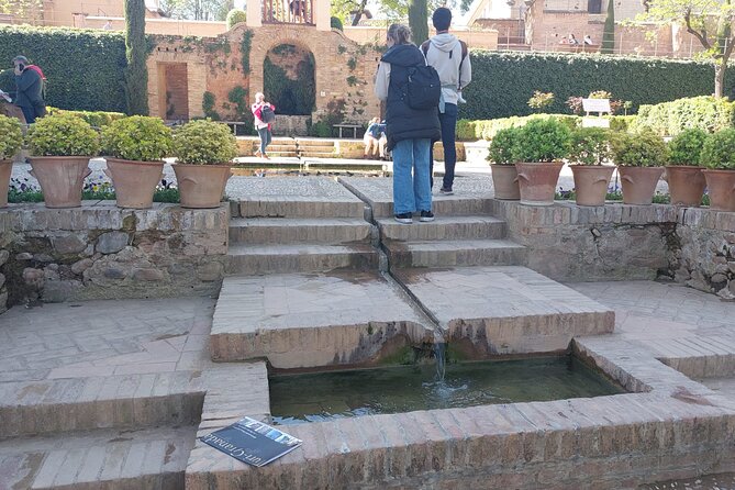 Alhambra Guided Tour, Nasrid Palaces and Generalife - What the three-hour format really gives you