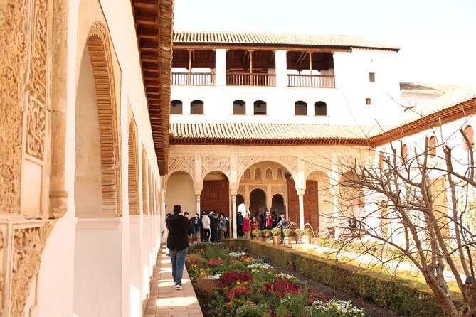 Alhambra Guided Tour, Nasrid Palaces and Generalife - Who should book this Alhambra tour?