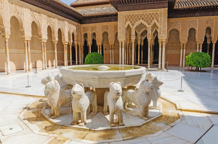 Alhambra & Nasrid Palace: Private Tour with Tickets - Key points to know before booking