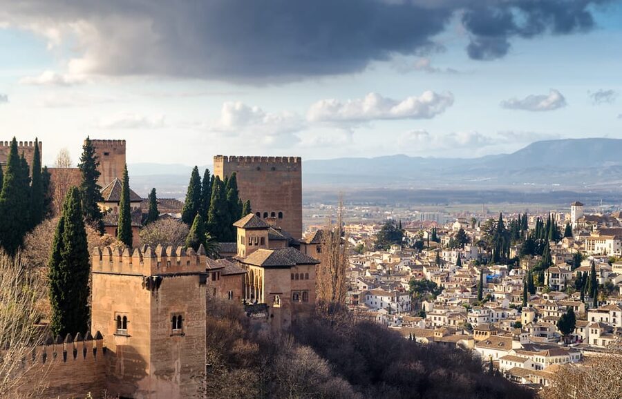 Alhambra & Nasrid Palace: Private Tour with Tickets - Timing, confirmation, and cancellation details
