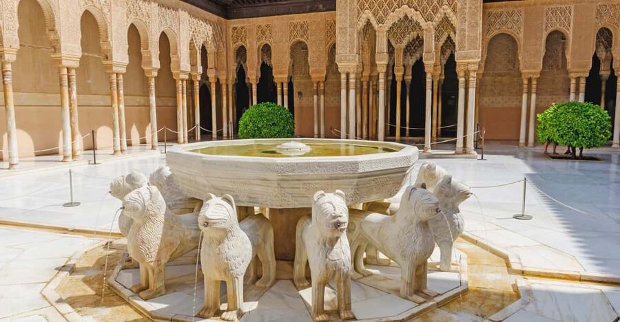 Alhambra & Nasrid Palace: Private Tour with Tickets - Why the Alhambra needs a guided visit