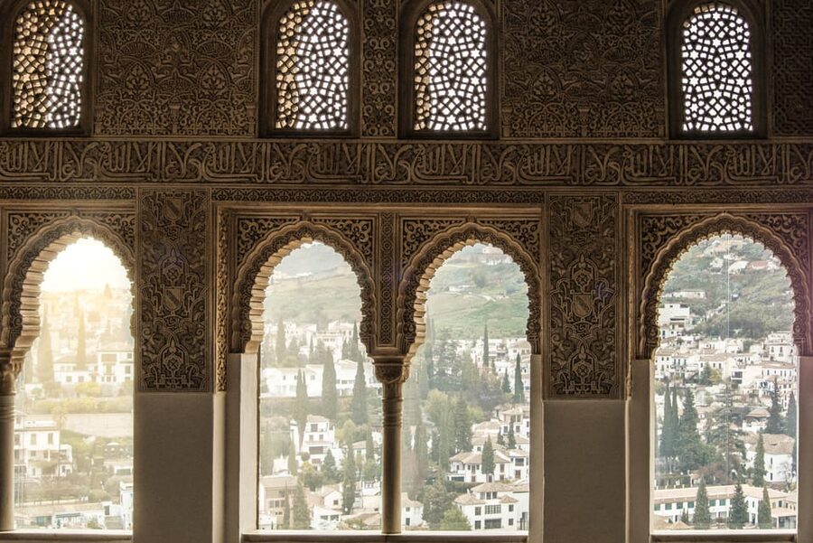 Alhambra & Nasrid Palace: Private Tour with Tickets - Meeting at the Alhambra entrance