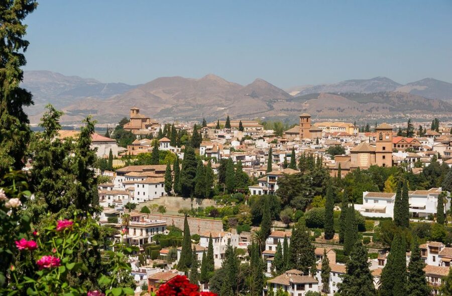 Alhambra, Nasrid Palaces and Albaicin Tour - Key points at a glance