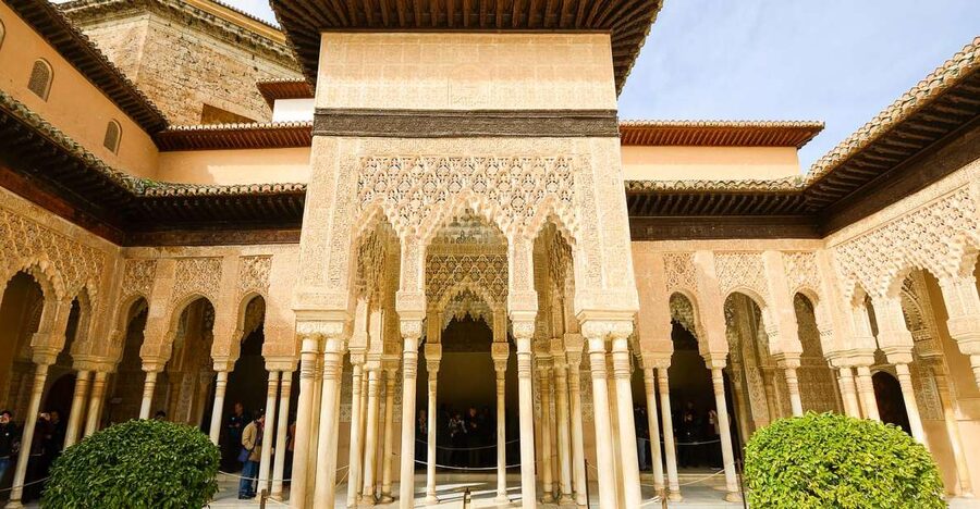 Alhambra, Nasrid Palaces, and Generalife 3-Hour Guided Tour - How long is three hours inside the Alhambra?