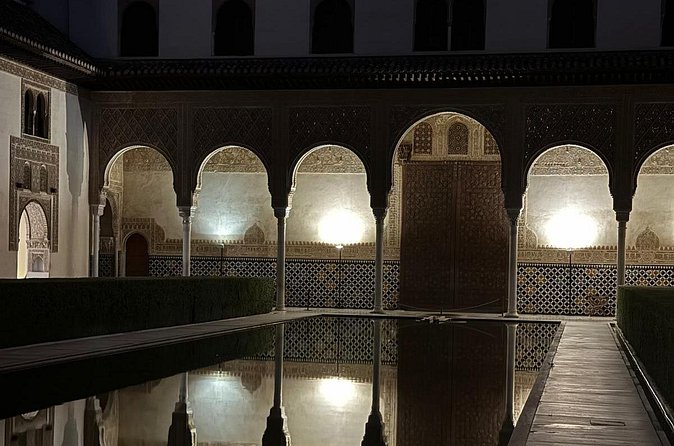 Alhambra Night Tour with tickets included Nasrid Palaces - Common problems to avoid