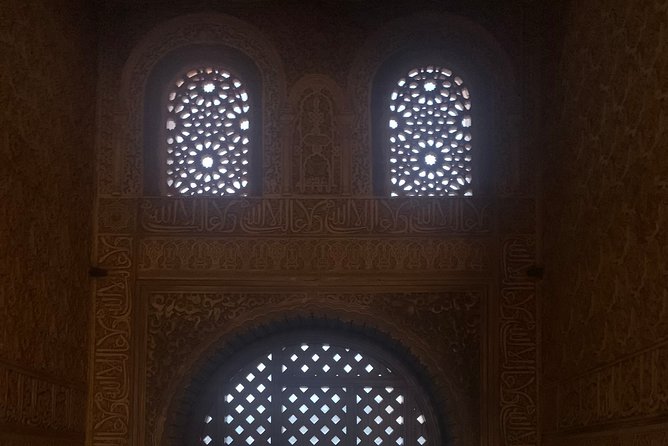 Alhambra: Night Visit to Nasrid Palaces - What the audio guide adds