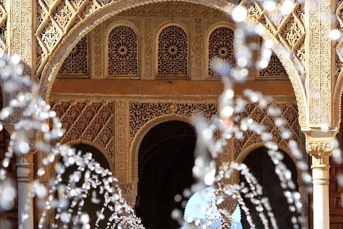 Alhambra Private Tour: Nasrid Palaces, Alcazaba and Generalife - Private format, group size, and the guide’s role