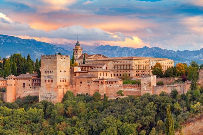Alhambra Private Tour: Nasrid Palaces and Generalife - Why a private Alhambra visit can be worth it