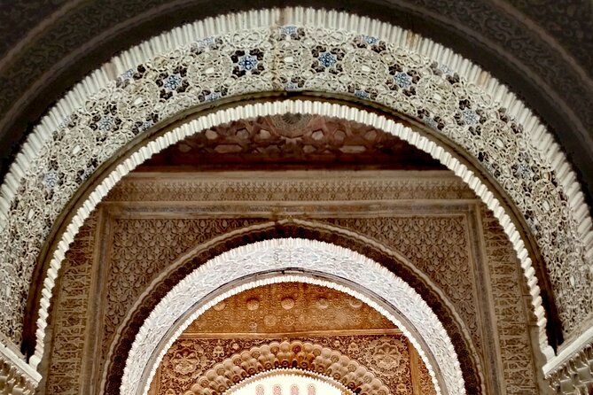 Alhambra Private Tour: Nasrid Palaces and Generalife - Why starting early may improve the visit