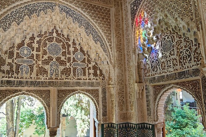 Alhambra Private Tour with Tickets to the Nasrid Palaces - Why the Nasrid Palaces make this tour special