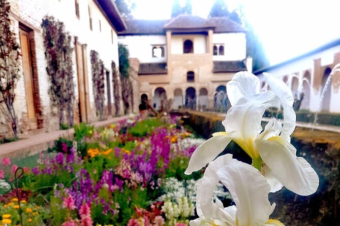 Alhambra Private Tour with Tickets to the Nasrid Palaces - Generalife gardens and the sultans’ summer retreat
