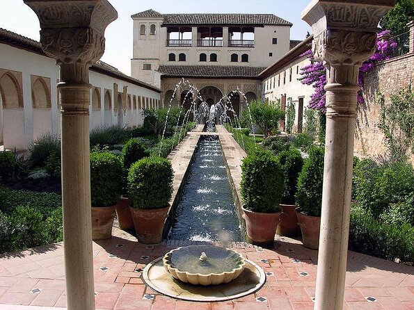 Alhambra Skip-the-line Private Tour including Nasrid Palaces - Key points at a glance