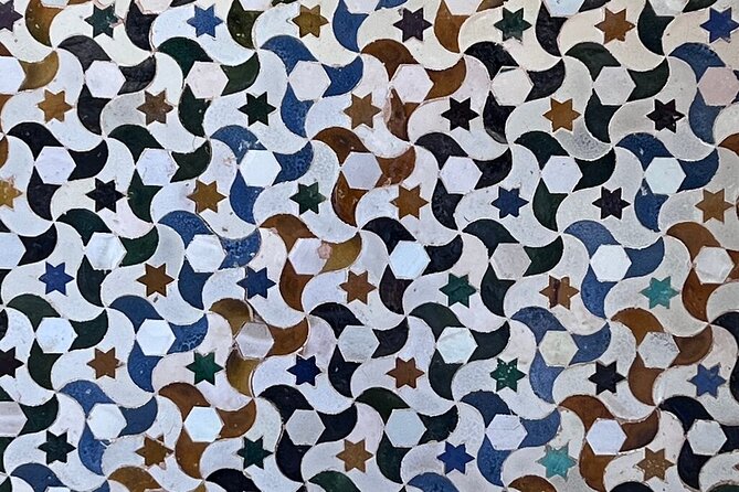 Alhambra tickets with Nasrid Palaces + Tourist Train - Accessibility and family details