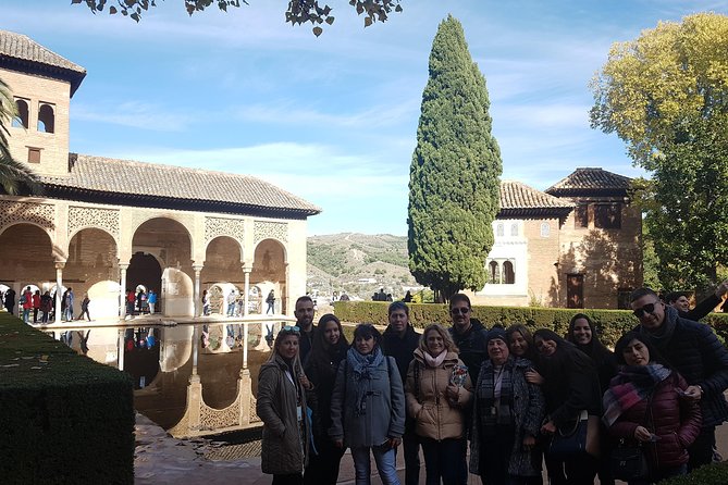 Alhambra Tour :Generalife Gardens ,Palaces and towers.Skiptheline - Towers and fortress: seeing the Alhambra as a stronghold