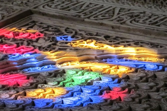 Alhambra Tour & ticket: Nasrid Palaces, Alcazaba & Generalife - Group size and the sound system