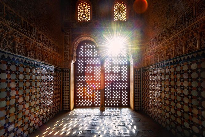 Alhambra Tour & ticket: Nasrid Palaces, Alcazaba & Generalife - Booking cautions and practical fit
