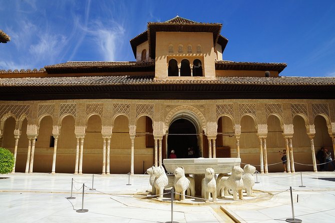 Alhambra Tour & ticket: Nasrid Palaces, Alcazaba & Generalife - The Alcazaba, a different side of the complex