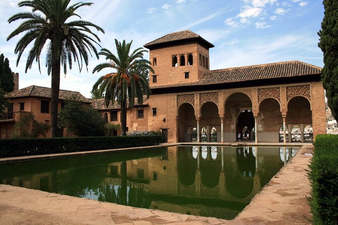 Alhambra Tour with Nasrid Palaces from Jaen - Generalife Gardens and the quieter side of royal life