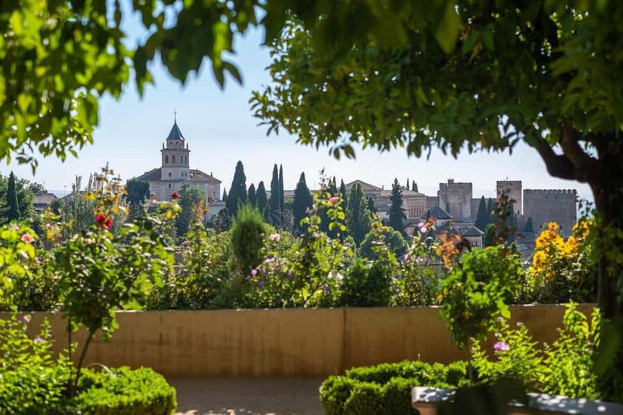 Alhambra: tour without Nasrid Palaces with official tour guide and tickets - Key points to know before booking