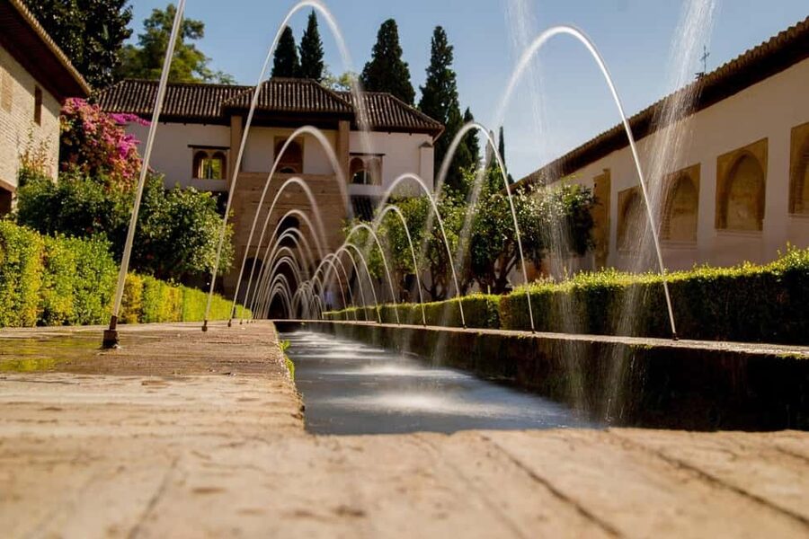 Alhambra: tour without Nasrid Palaces with official tour guide and tickets - What this Alhambra visit actually covers