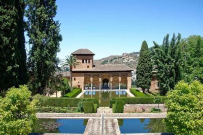 Alhambra: tour without Nasrid Palaces with official tour guide and tickets